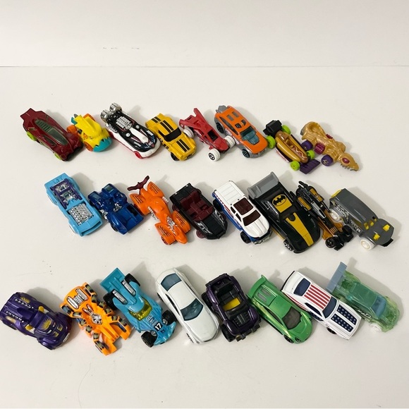 Lot of 24 Diecast Hot Wheels Toy scars - Picture 6 of 16